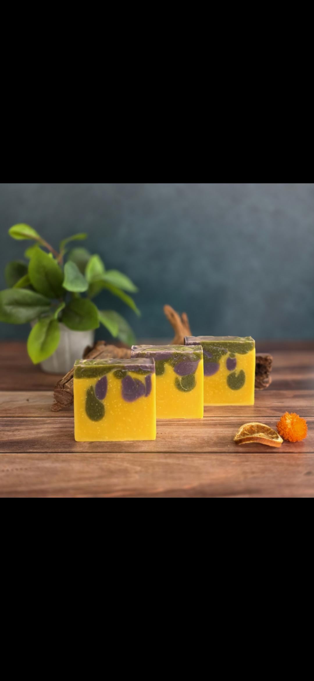 Happy Hippie Soap | Natural French Green Clay, Brazilian Purple Clay, Spirulina Bar